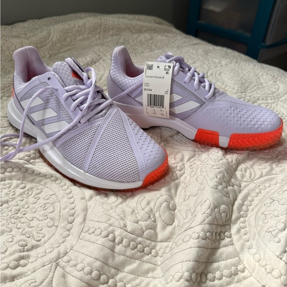 Adidas Tennis Sneakers, size 7.5 but fits more like 8> Never worn! Tag still on - Picture 4 of 6